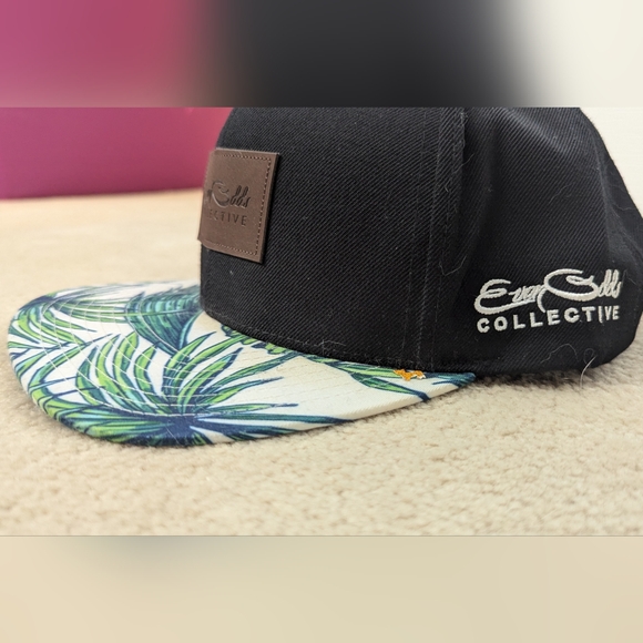 Snapback 6 Panel Hat - Picture 4 of 7